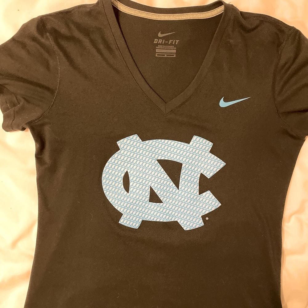Nike Carolina V-Neck Shirt